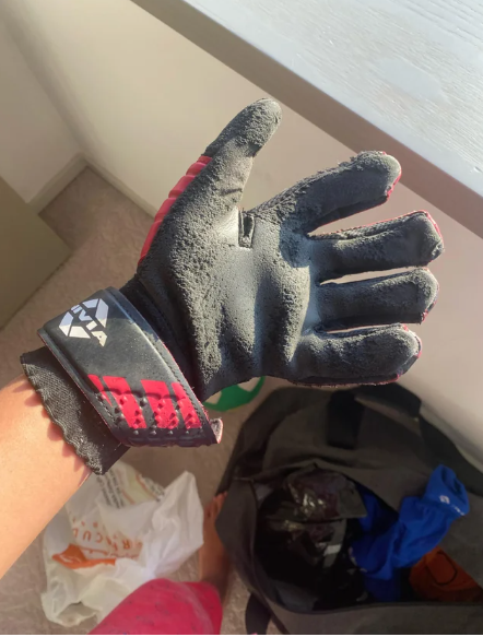 Nivia Carbonite Web Goalkeeper Gloves for Men& Women, All?Weather Durable Grippy Latex Palm with PVC Backhand & Secure PVC Strap, Multicolor(Medium)