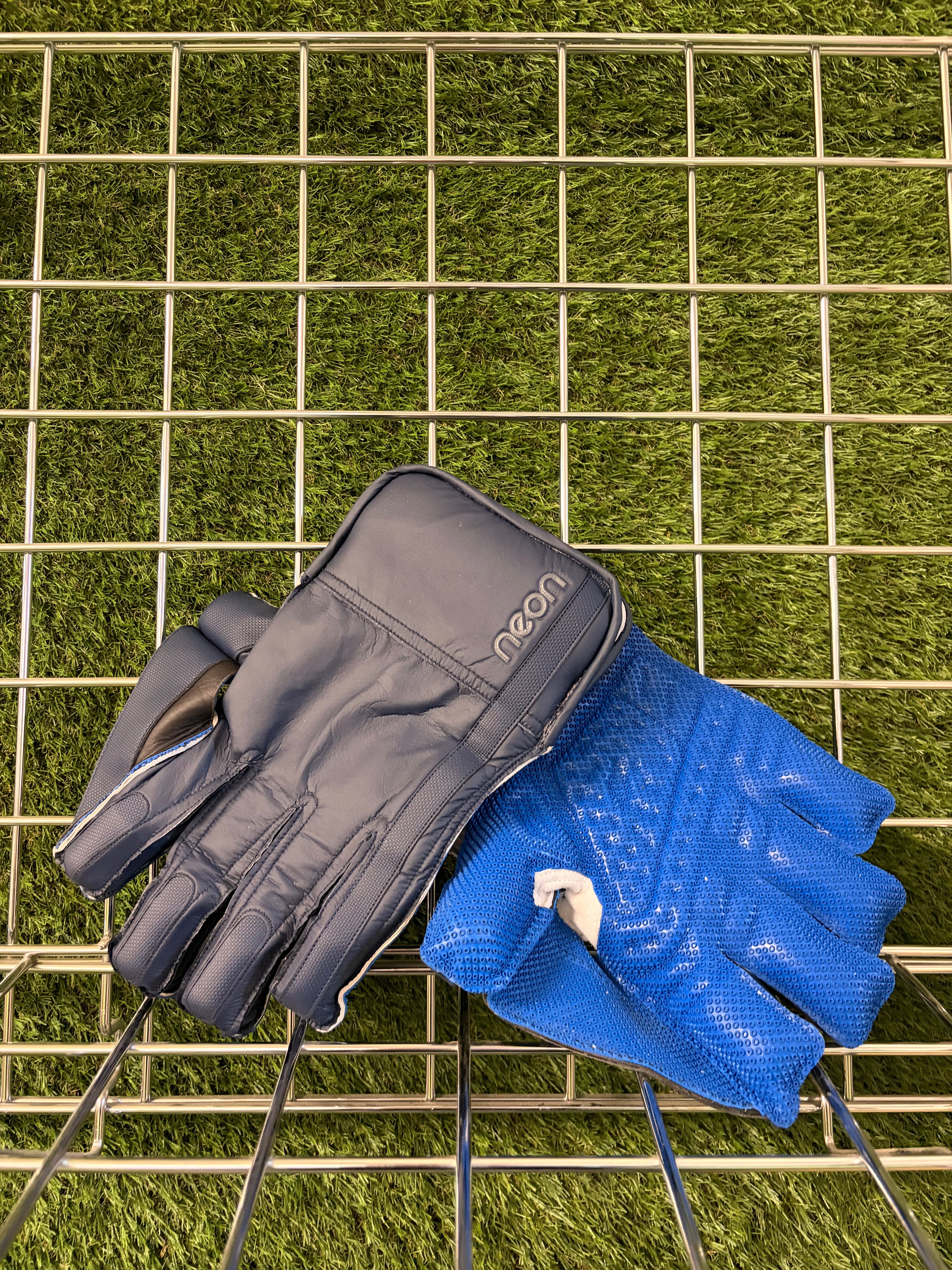 Pro Players Wicket Keeping Gloves - Navy / Blue Edition