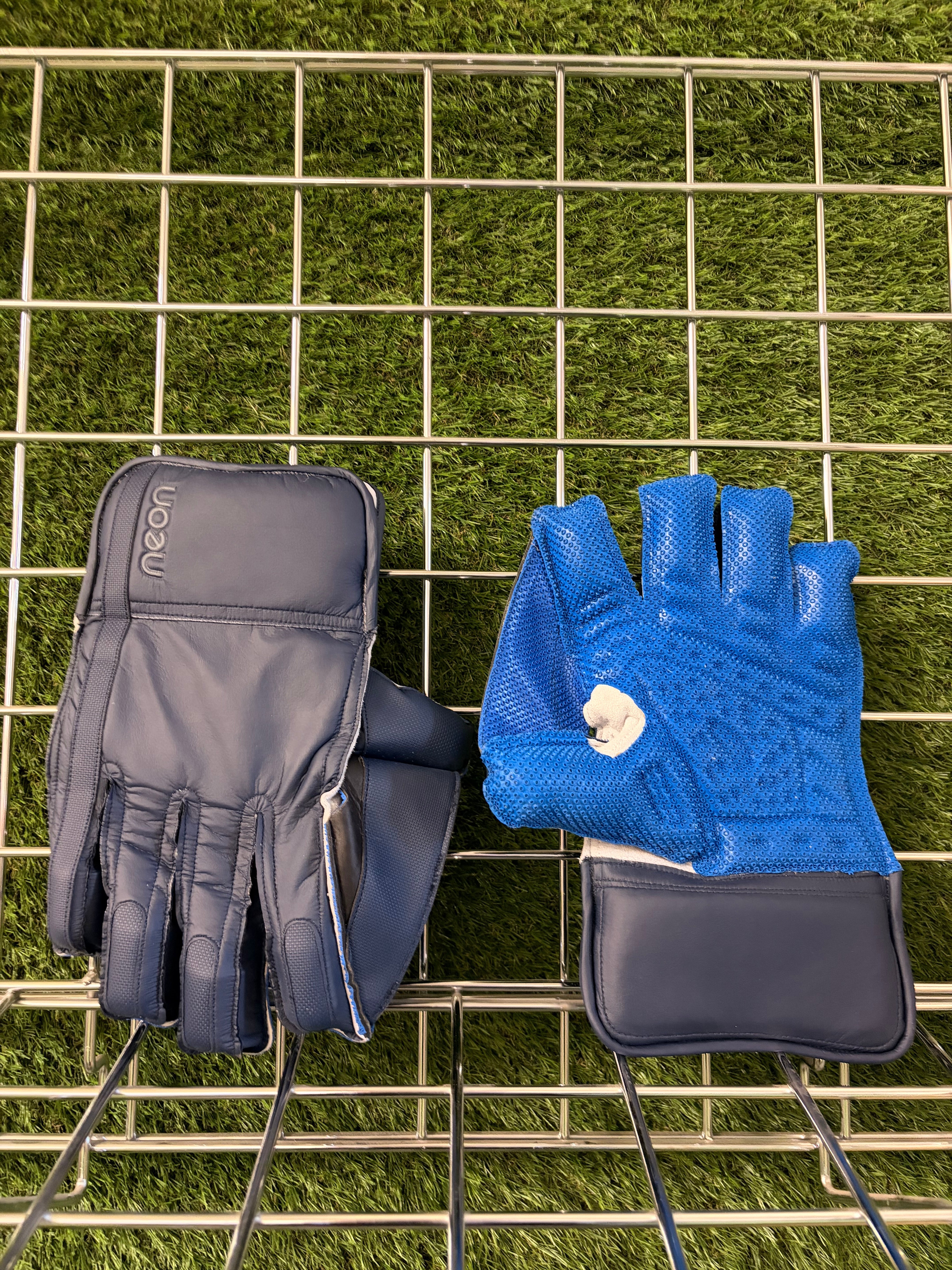 Pro Players Wicket Keeping Gloves - Navy / Blue Edition